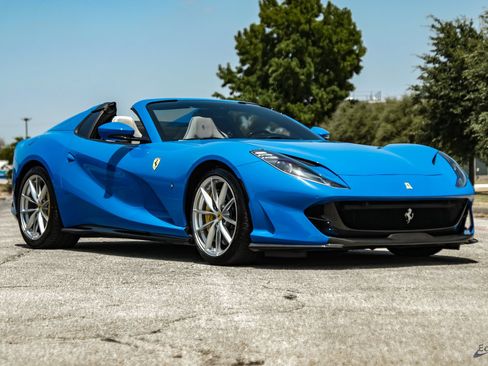 Used 2022 Ferrari 812 GTS RWD image 27