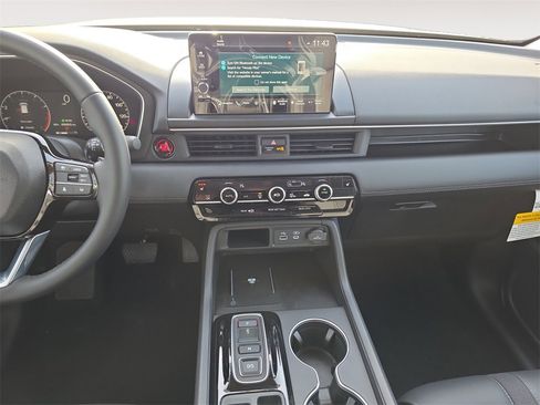 New 2025 Honda Pilot Touring image 11