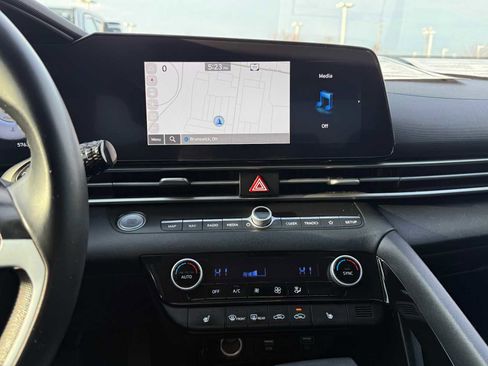 Used 2023 Hyundai Elantra SEL w/ Convenience Package image 21