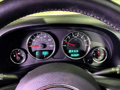 Used 2018 Jeep Wrangler Unlimited Sport w/ Connectivity Group AWD/4WD image 14