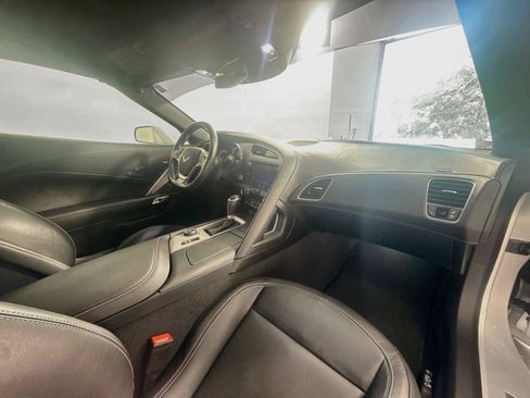 Used 2019 Chevrolet Corvette Stingray Coupe RWD image 14