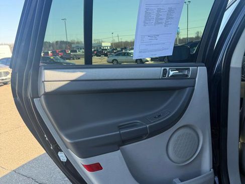 Used 2008 Chrysler Pacifica LX image 12