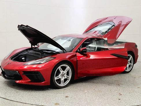 Used 2025 Chevrolet Corvette Stingray Coupe w/ 1LT image 10