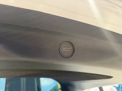 Used 2021 Tesla Model Y Long Range AWD/4WD image 19