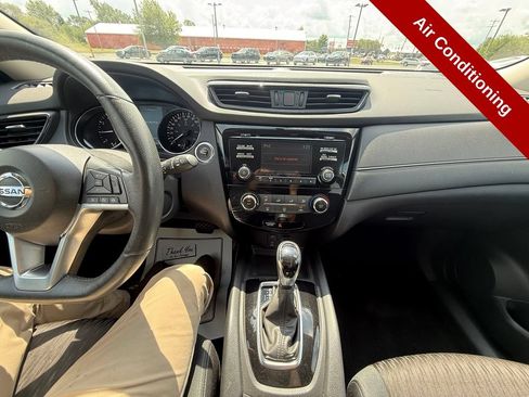 Used 2017 Nissan Rogue SV FWD image 21