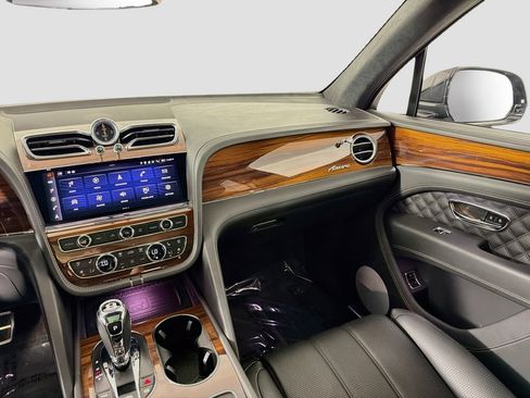 Used 2023 Bentley Bentayga AWD/4WD image 25