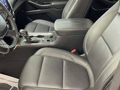 Used 2023 Chevrolet Traverse LT w/ LT Premium Package AWD/4WD image 9