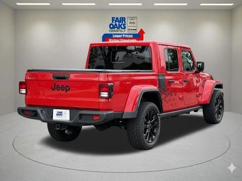 Used 2024 Jeep Gladiator Sport AWD/4WD image 8