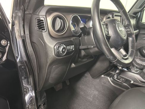 Used 2021 Jeep Wrangler Unlimited Sport AWD/4WD image 29