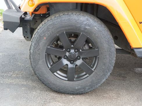 Used 2012 Jeep Wrangler Unlimited Sahara w/ Dual Top Group AWD/4WD image 6