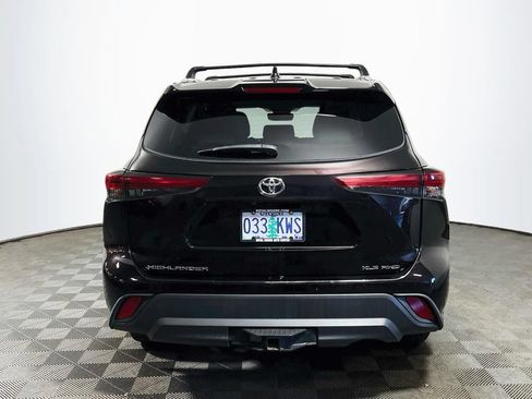 Used 2022 Toyota Highlander XLE AWD/4WD image 6