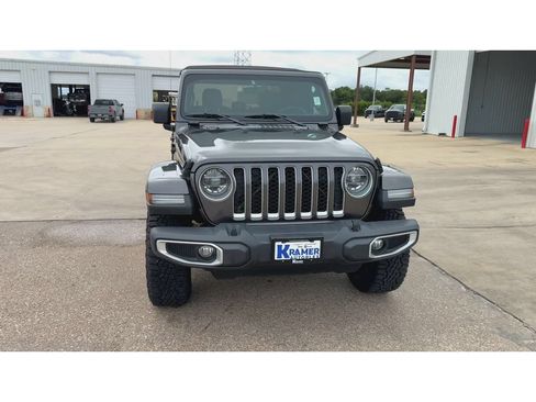 Used 2020 Jeep Gladiator Overland AWD/4WD image 3
