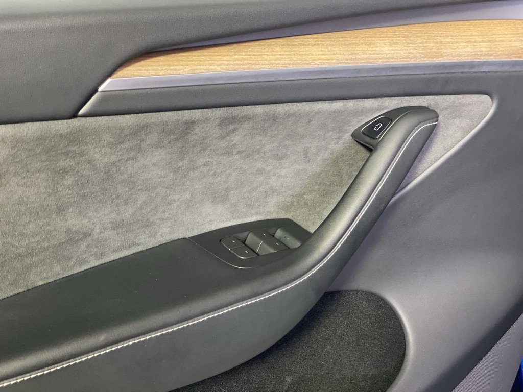 Used 2023 Tesla Model Y Long Range AWD/4WD image 28