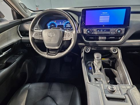 Used 2024 Toyota Grand Highlander AWD image 9