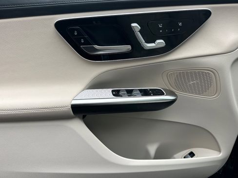 Used 2024 Mercedes-Benz GLC 300 image 11