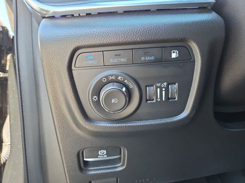 Used 2023 Jeep Grand Cherokee Overland AWD/4WD image 23