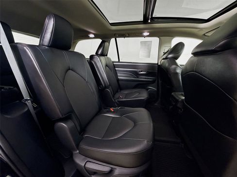 Used 2024 Toyota Grand Highlander XLE image 29