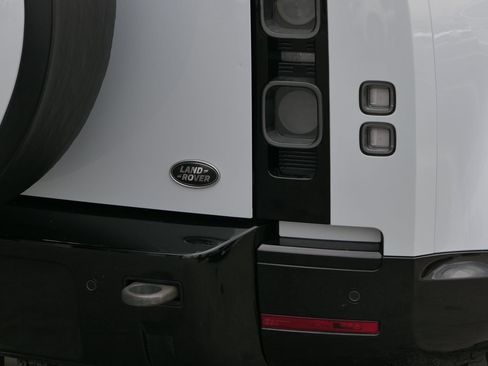Used 2023 Land Rover Defender 110 V8 AWD/4WD image 4