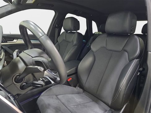Used 2023 Audi Q5 e Prestige w/ Prestige Package image 18