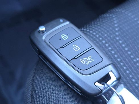 Used 2024 Hyundai Venue SE image 29