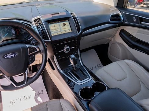 Used 2018 Ford Edge Titanium w/ Equipment Group 301A AWD/4WD image 32