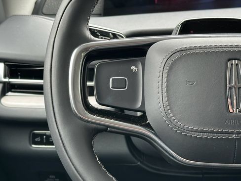 New 2025 Lincoln Navigator Reserve AWD/4WD image 9