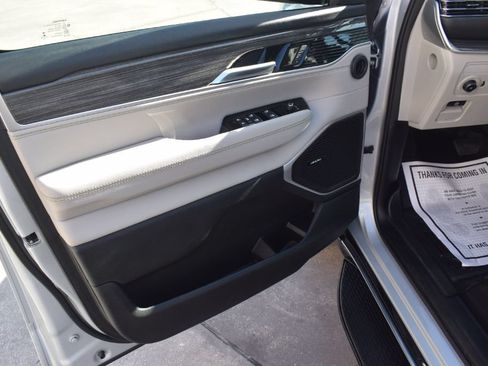 Used 2022 Jeep Wagoneer Series III w/ Flexible Seating Group RWD image 9