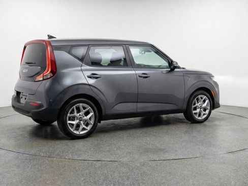 Used 2025 Kia Soul LX w/ LX Technology Package FWD image 9