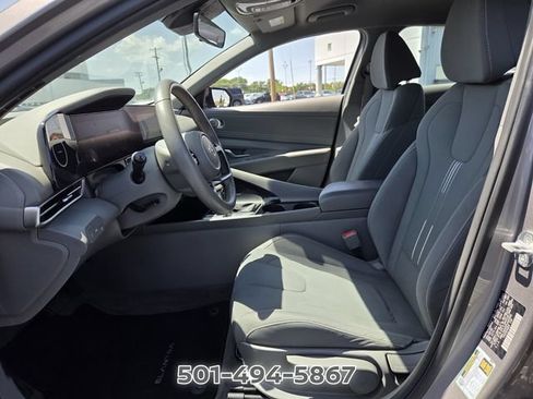 Used 2023 Hyundai Elantra SEL FWD image 9