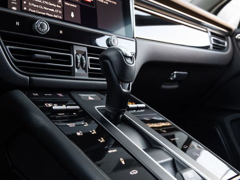Certified 2023 Porsche Macan S AWD/4WD image 26