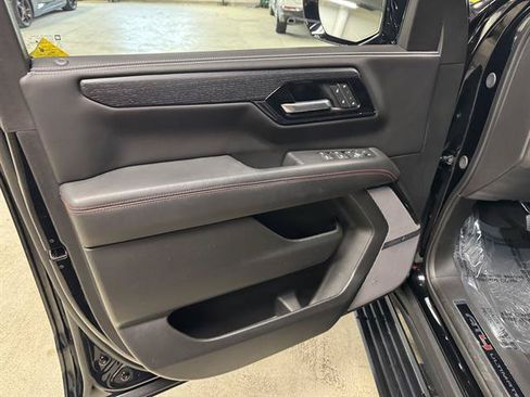 Certified 2025 GMC Yukon XL AT4 Ultimate AWD/4WD image 17