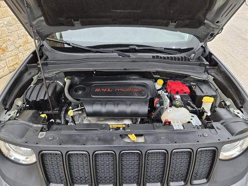 Used 2020 Jeep Renegade Altitude FWD image 15