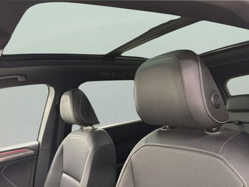 Certified 2023 Volkswagen Tiguan SE R-Line AWD/4WD image 20
