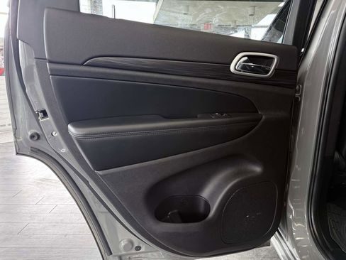 Used 2021 Jeep Grand Cherokee Laredo X image 30