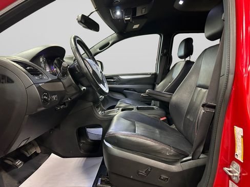 Used 2015 Dodge Grand Caravan R/T w/ Driver Convenience Group FWD image 14