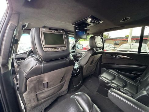Used 2015 Cadillac Escalade Platinum AWD/4WD image 14