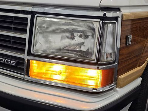 Used 1990 Dodge Grand Caravan LE image 46