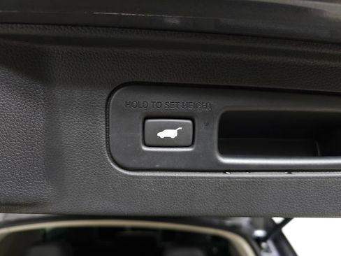 Used 2025 Honda Pilot Elite image 8