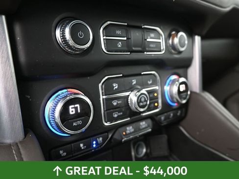 Used 2021 GMC Yukon XL SLT image 32
