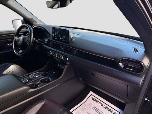 Used 2025 Honda Pilot Black Edition image 32