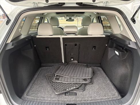 Certified 2025 Volkswagen Taos SE image 25