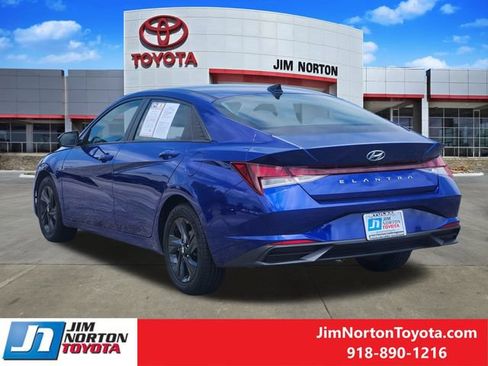 Used 2022 Hyundai Elantra SEL w/ Convenience Package FWD image 8