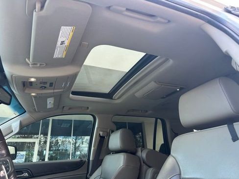 Used 2018 GMC Yukon SLT w/ Premium Edition image 2