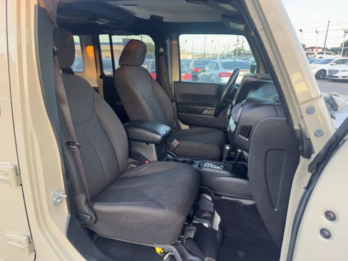 Used 2018 Jeep Wrangler Unlimited Sport S image 9