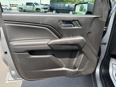 Used 2023 Chevrolet Colorado LT w/ LT Convenience Package AWD/4WD image 11