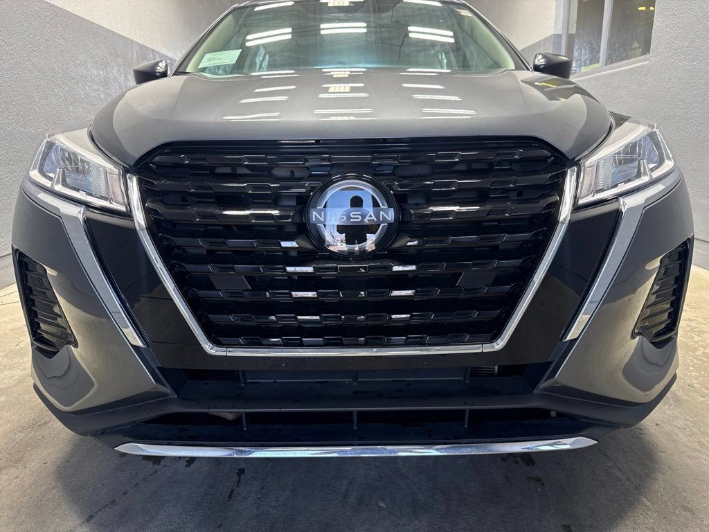 Used 2025 Nissan Kicks Play S FWD image 3