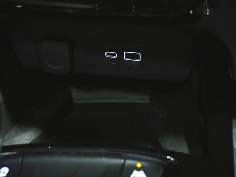 Used 2024 Chevrolet Trax LT w/ Sunroof Package FWD image 20