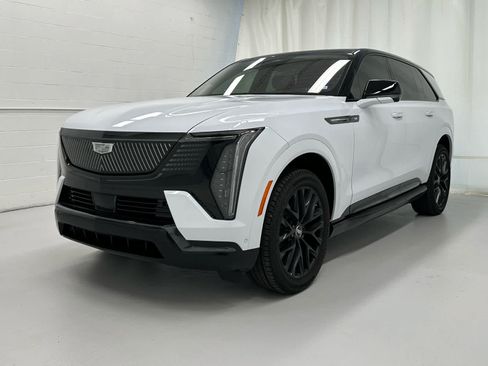 Used 2026 Cadillac Escalade IQ Sport 2 w/ LPO, ONYX Package AWD/4WD image 4