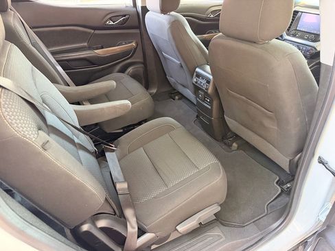 Used 2023 GMC Acadia SLE w/ Driver Convenience Package FWD image 31