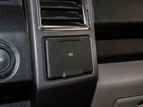 Used 2015 Ford F150 XLT AWD/4WD image 19